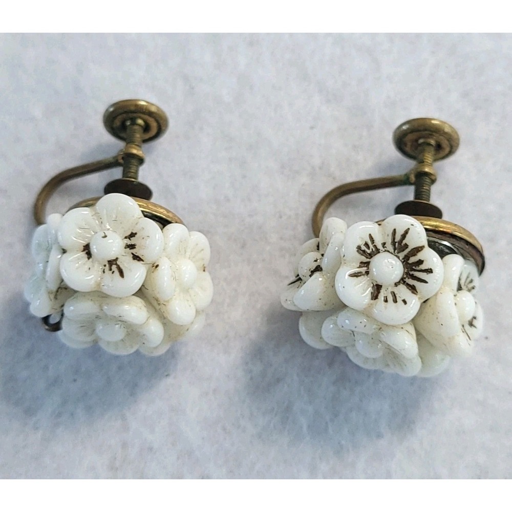 Vintage Western Germany White Flower Screw Back Earrings Floral Cluster